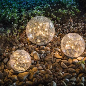 Solar crack ball light